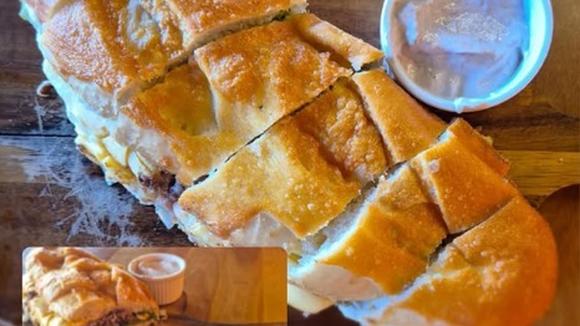 Pão recheado dourado